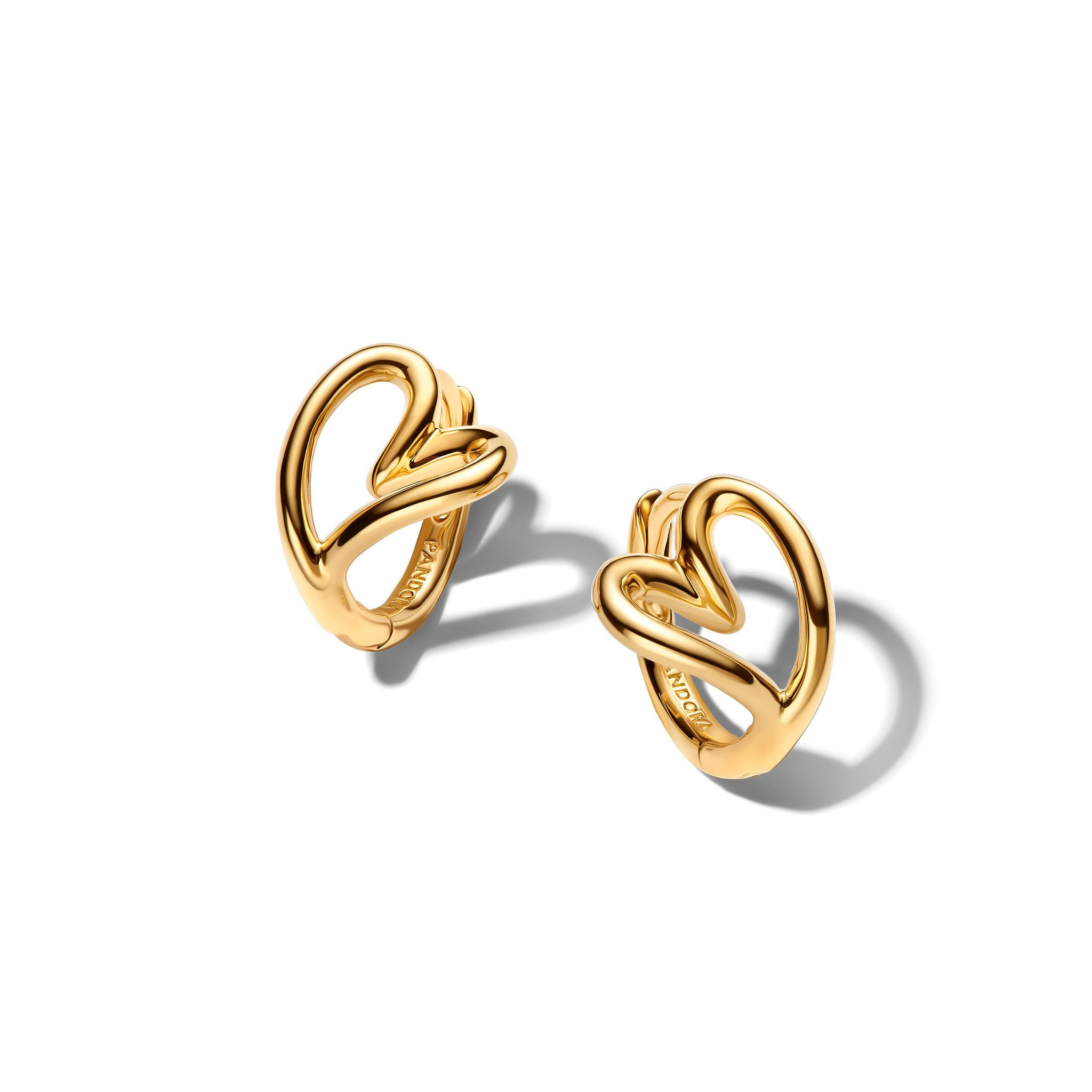 Förgyllda örhängen med hjärtan