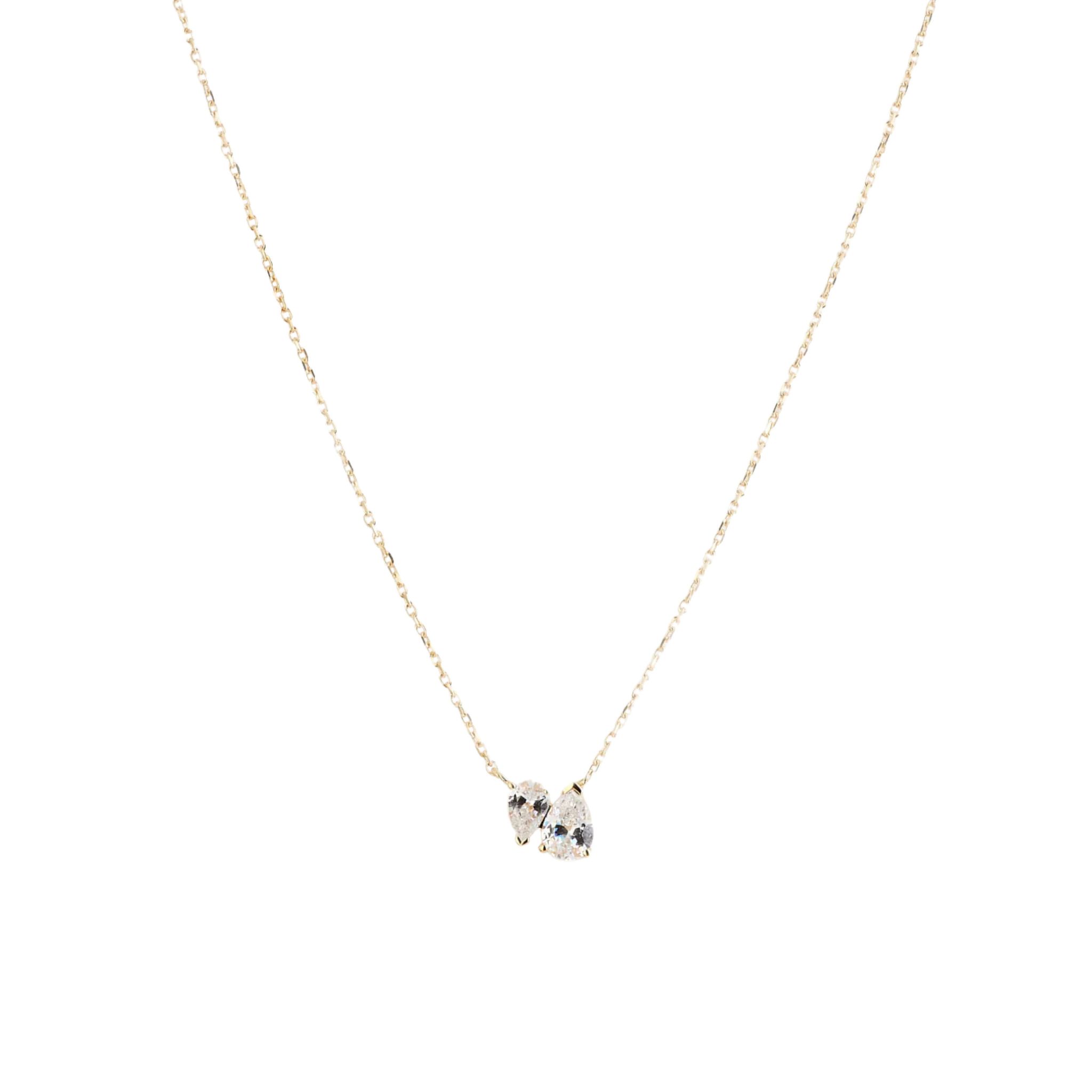 Halsband i f&ouml;rgyllt &auml;kta silver med p&auml;ronformade stenar